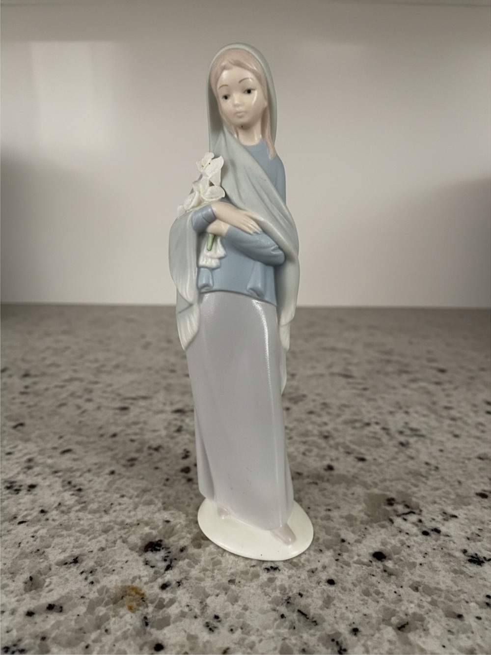 Lladro Girl With Flowers